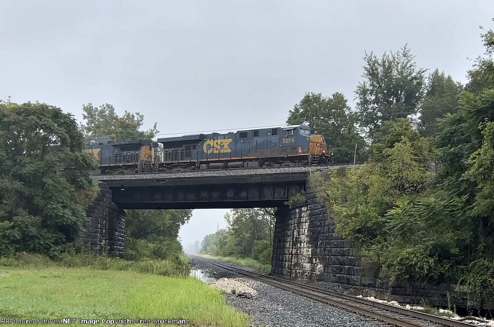 CSX 5254 leads I135.